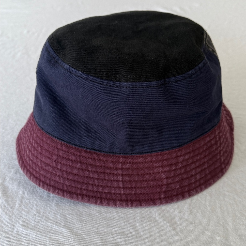 American Eagle patchwork bucket hat Maroon on inside black, gray blue outside